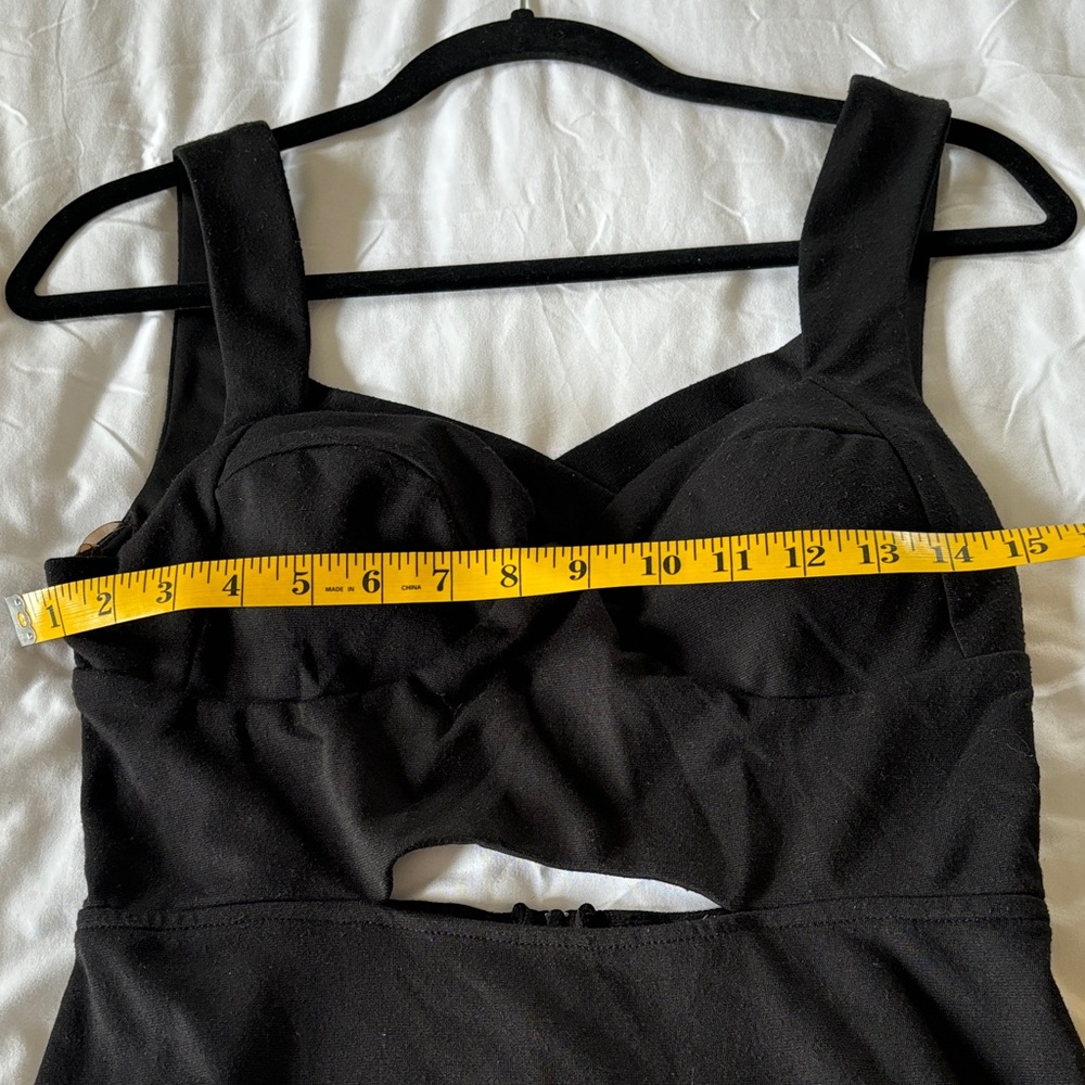 Black Sleeveless Cutout Dress - Picture 6 of 7